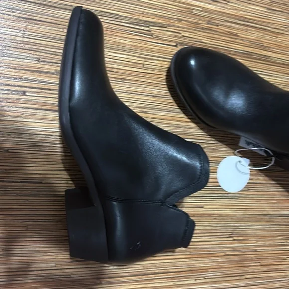 Lucky Brand Chic Black Ankle Boots. - Picture 1 of 9